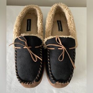 Saks fifth Avenue fur lined microsuede slippers Thinsulate
Sz L 9.5-10.5. unisex